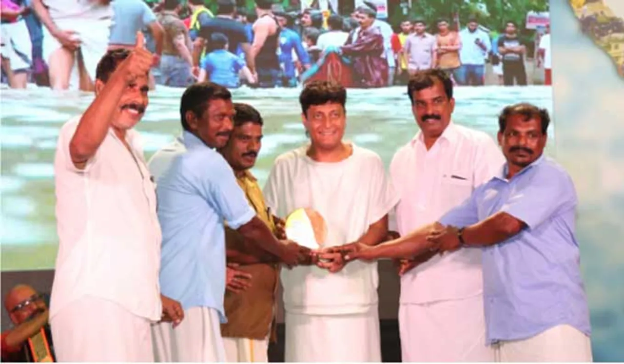 ഡോ. ബോബി ചെമ്മണൂര്‍ രക്ഷാപ്രവര്‍ത്തകരെ ആദരിച്ചു.