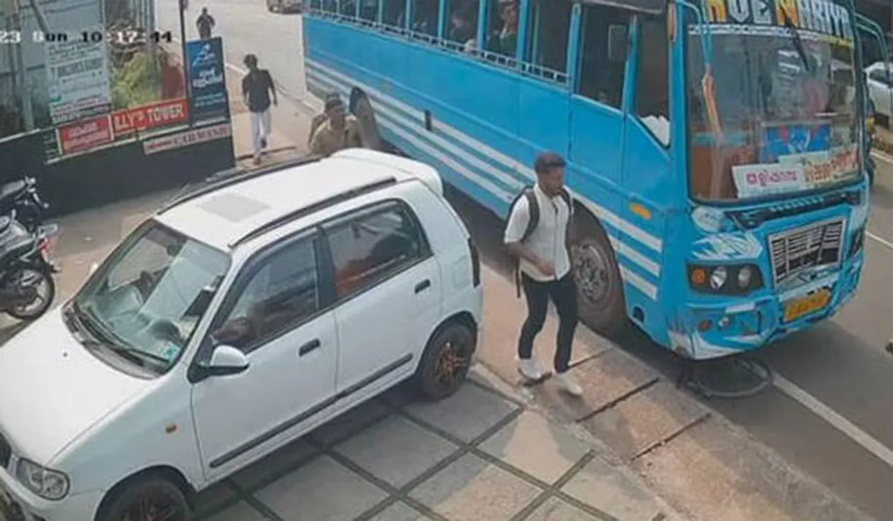 അമിതവേഗതയിലെത്തിയ സ്വകാര്യ ബസിടിച്ച് സൈക്കിളിൽ പോയ 11 കാരന് ഗുരുതര പരിക്ക് ; ബസ് അടിച്ച് തകർത്ത് നാട്ടുകാർ