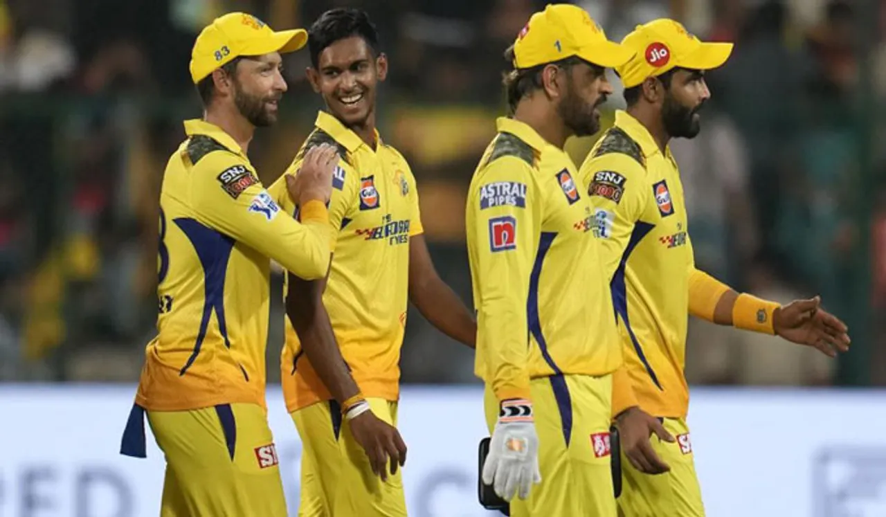 മത്സരം തിരിച്ച് പിടിച്ച് 'തല'; സിഎസ്‌കെയെയും ധോണിയേയും വാഴ്ത്തിപ്പാടി ക്രിക്കറ്റ് ലോകം