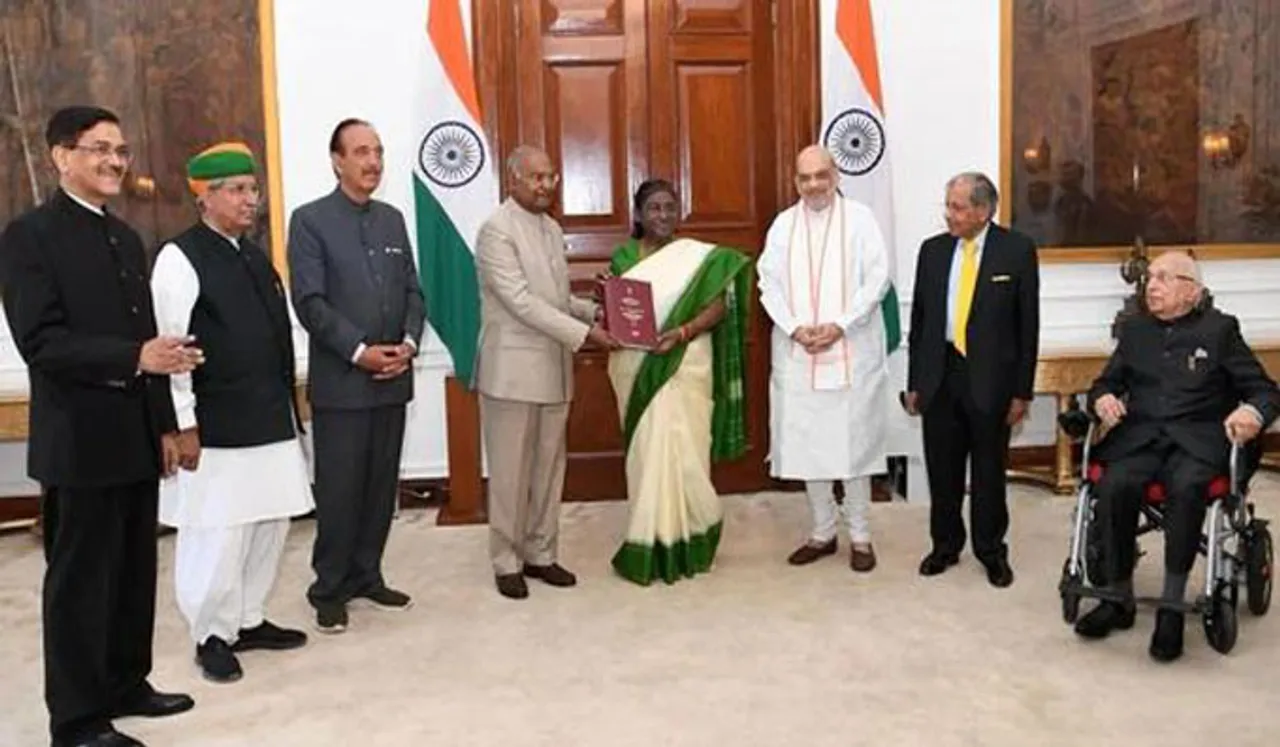 'ഒരു രാജ്യം ഒരു തെരഞ്ഞെടുപ്പ്'; രാംനാഥ് കോവിന്ദ് അധ്യക്ഷനായ സമിതിയുടെ റിപ്പോർട്ട് രാഷ്ട്രപതിക്ക് കൈമാറി
