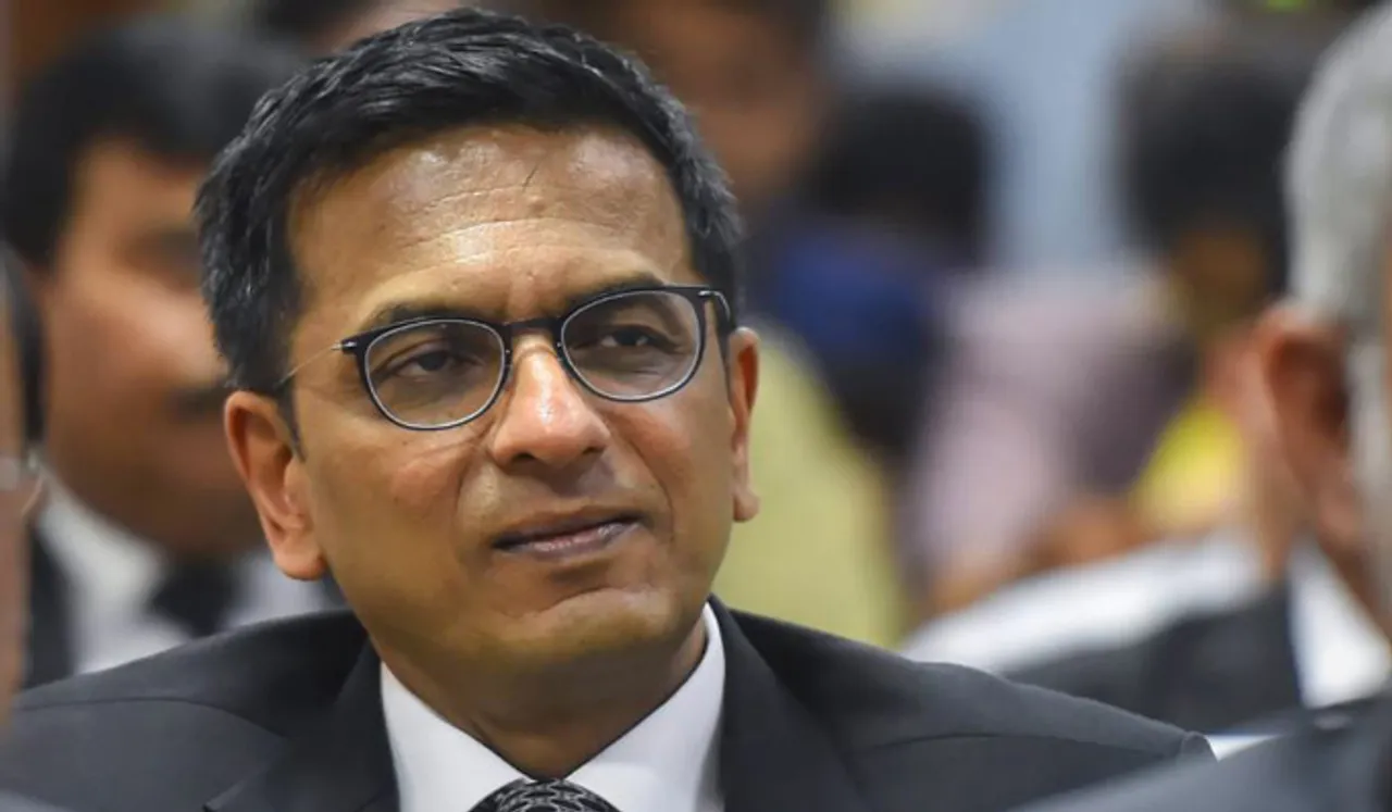 കോടതിയില്‍ മൊബൈല്‍ ഫോണില്‍ സംസാരിച്ചു; നടപടി എടുത്ത് ചീഫ് ജസ്റ്റിസ്