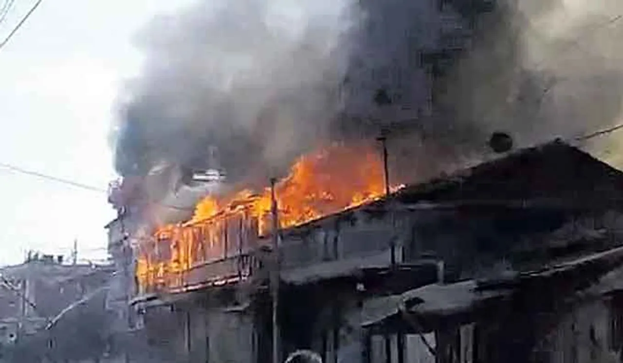 മണിപ്പൂരില്‍ ആള്‍ക്കൂട്ട ആക്രമണം; മൂന്ന് ബിഎസ്എഫ് ഉദ്യോഗസ്ഥര്‍ക്ക് പരിക്ക്