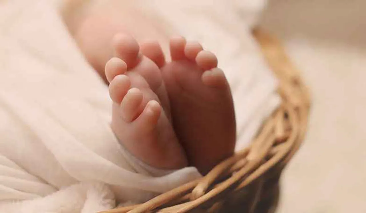 കരഞ്ഞ നവജാതശിശുവിന്റെ വായില്‍ ടേപ്പ് ഒട്ടിച്ചു; മൂന്നു നഴ്‌സുമാര്‍ക്കെതിരെ കേസ്
