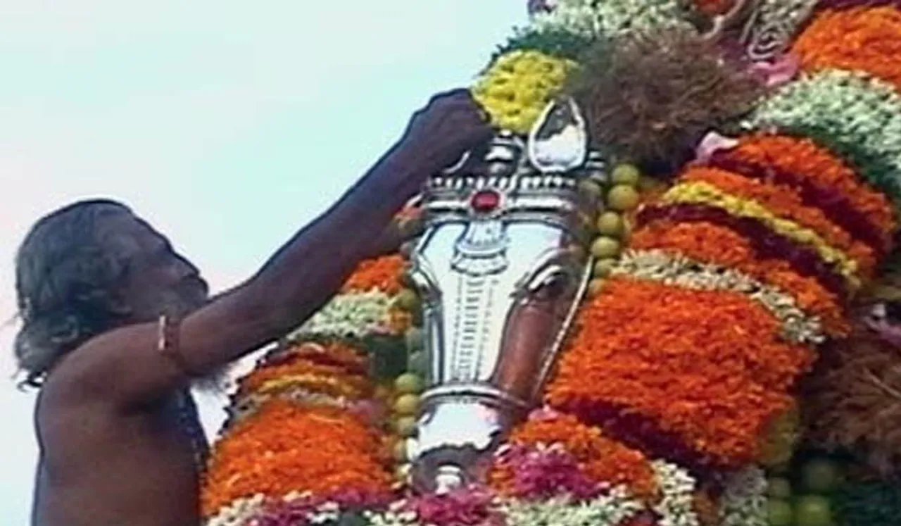 ദേവിയും കുമാരസ്വാമിയും മുന്നൂറ്റിനങ്കയുമെത്തി: നവരാത്രി ആഘോഷങ്ങള്‍ക്ക് തുടക്കമായി