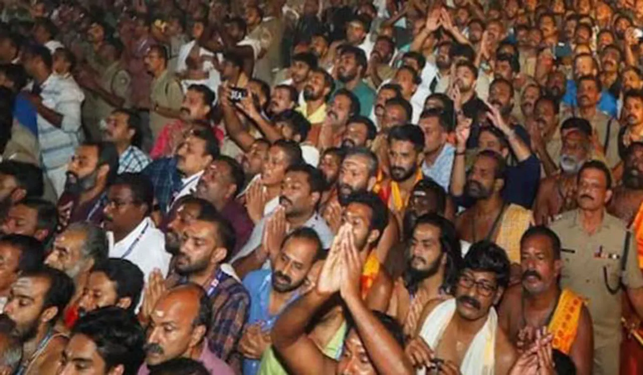 ഭക്തലക്ഷങ്ങള്‍ക്ക് ദര്‍ശന സായൂജ്യം; പൊന്നമ്പലമേട്ടില്‍ മകരജ്യോതി തെളിഞ്ഞു