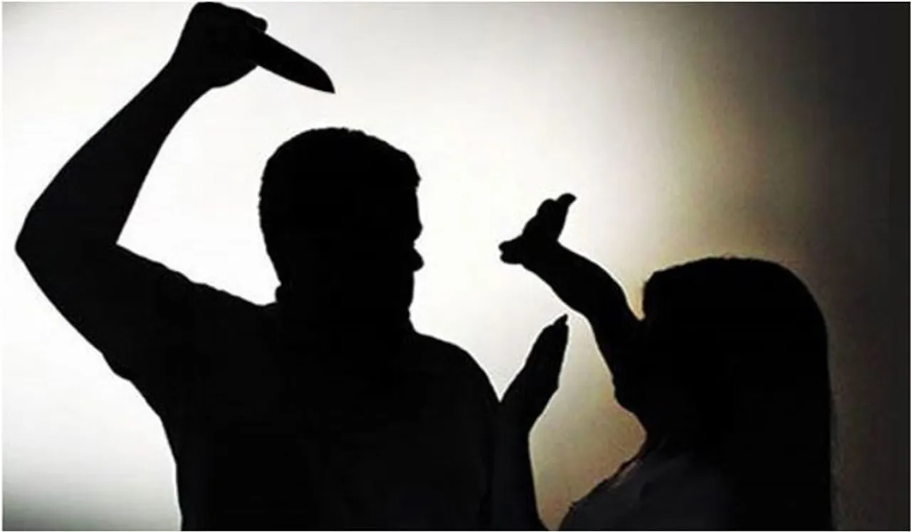 ഇരിട്ടിയില്‍ നടുറോഡിൽ വച്ച് ഭാര്യയുടെ കഴുത്തറത്തു; ക്രൂരത കുട്ടിയുടെ മുന്നിൽ വച്ച്, ഭർത്താവ് കസ്റ്റഡിയിൽ