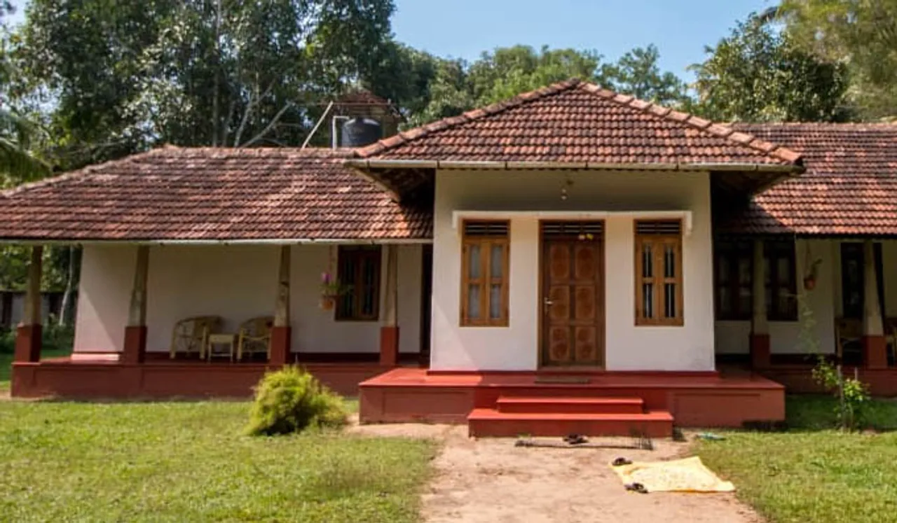 നടപ്പടിയില്‍ ഇരിക്കരുത്...