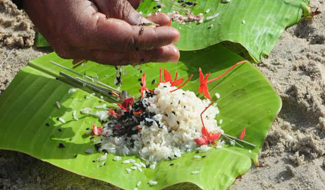 കർക്കിടക മാസം; പിതൃക്കളുടെ ആത്മശാന്തിക്കായി ബലിതർപ്പണം