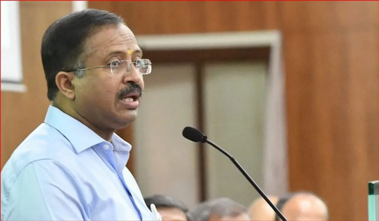 'ദേശീയപാതയോരത്ത് അമ്മായിയച്ഛന്റെയും മരുമകന്റെയും പടംവച്ച് ജനങ്ങളെ തെറ്റിദ്ധരിപ്പിക്കുന്നു': കേന്ദ്രമന്ത്രി വി.മുരളീധരന്‍.