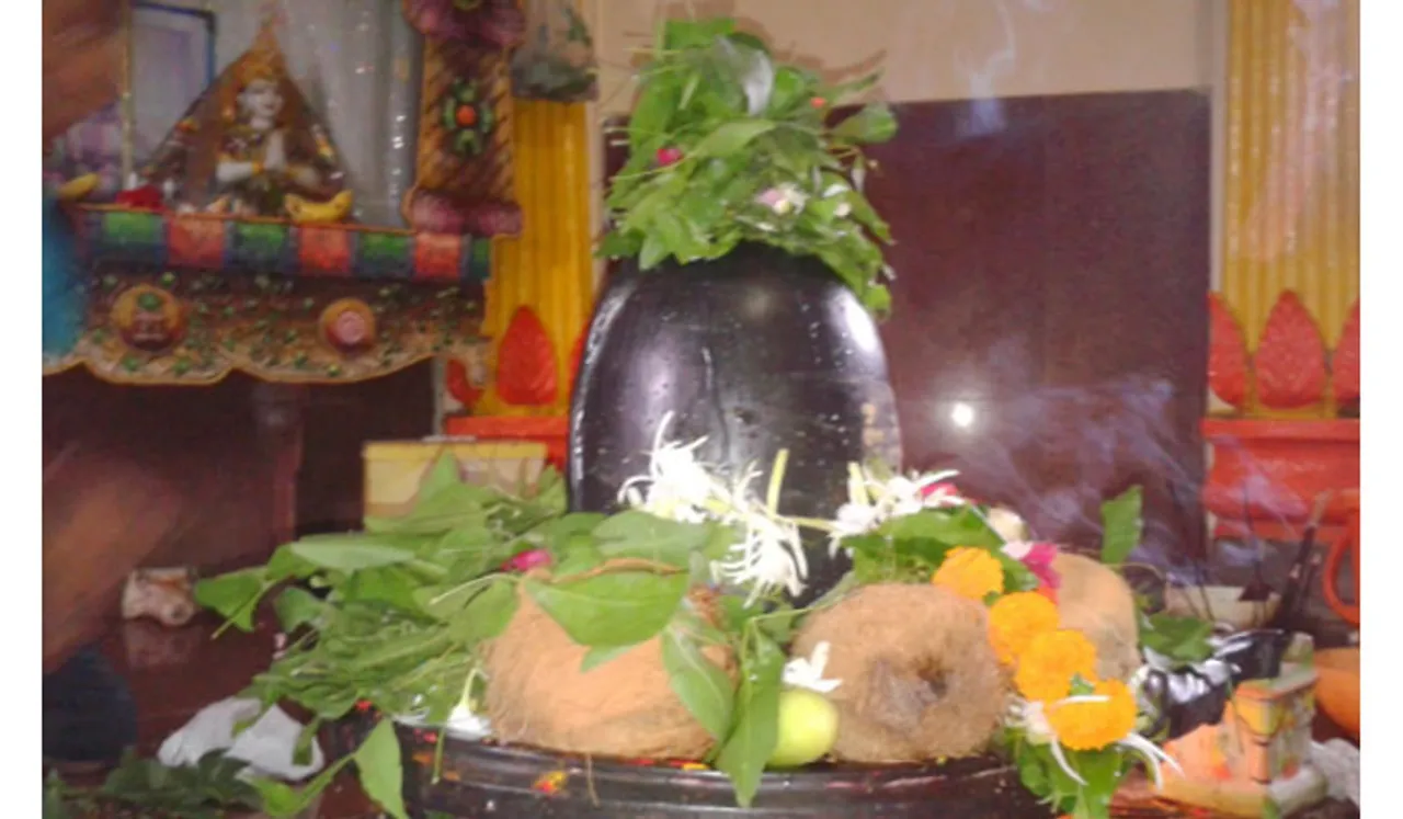 ശിവപൂജയ്ക്ക് കൂവളത്തില