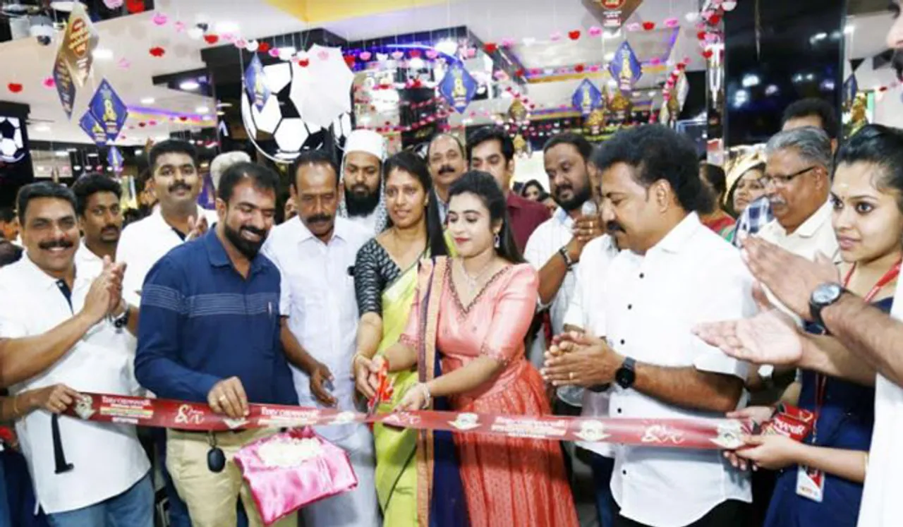 ബോബി ചെമ്മണൂര്‍ ഇന്റര്‍നാഷണല്‍ ജ്വല്ലേഴ്‌സ് കട്ടപ്പന ഷോറൂമിന്റെ എട്ടാം വാര്‍ഷികം
