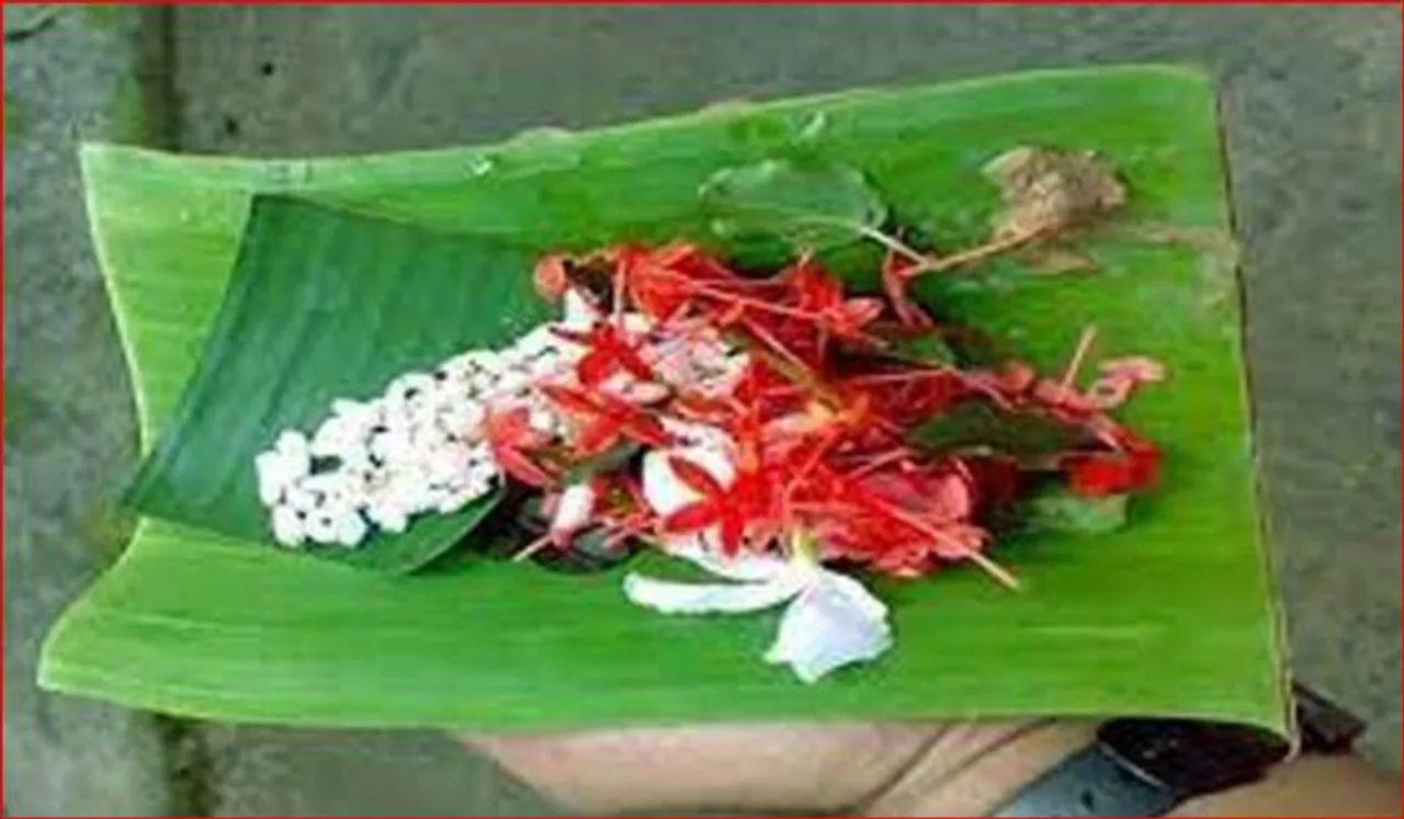 ക്ഷേത്രദര്‍ശനത്തില്‍ ഭക്തര്‍ പ്രസാദം സ്വീകരിക്കുന്ന രീതി എങ്ങനെ   