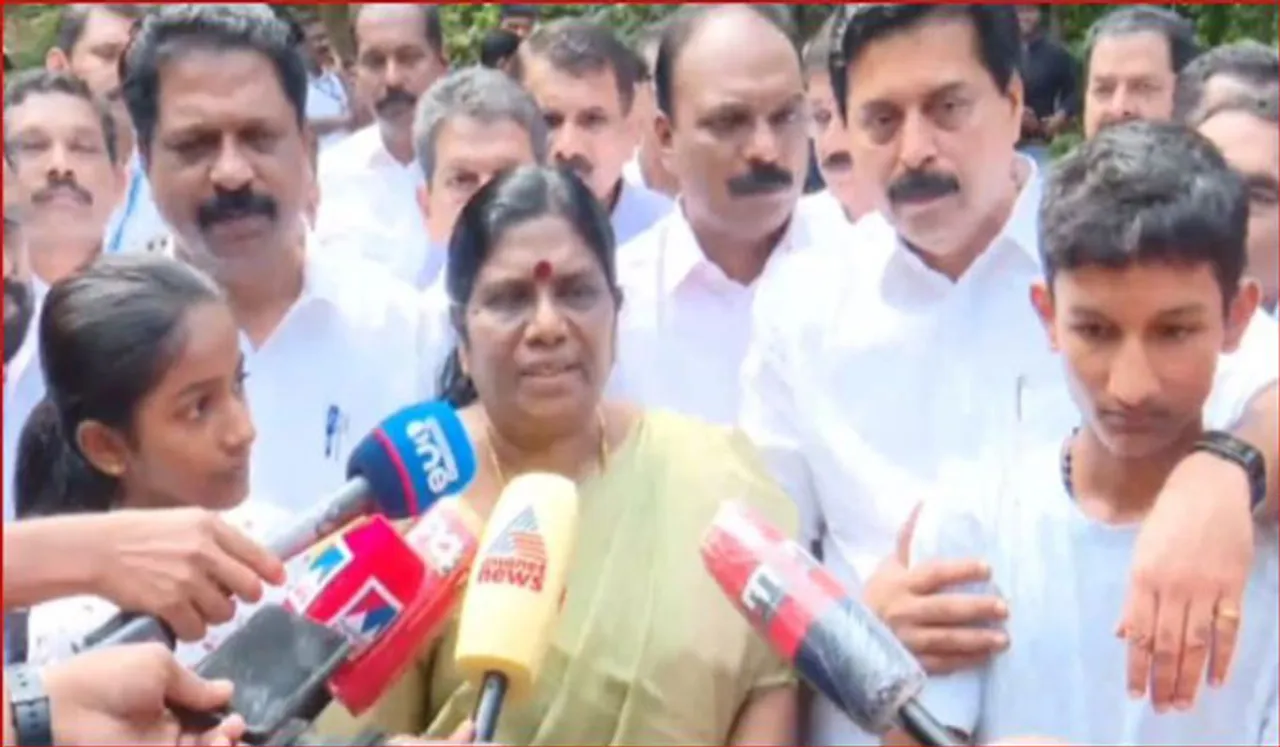 കുട്ടിക്കര്‍ഷകരുടെ വീട്ടിലെത്തി മന്ത്രിമാര്‍; അഞ്ചു പശുക്കളെ ഉടന്‍ കൈമാറുമെന്ന് ചിഞ്ചുറാണി