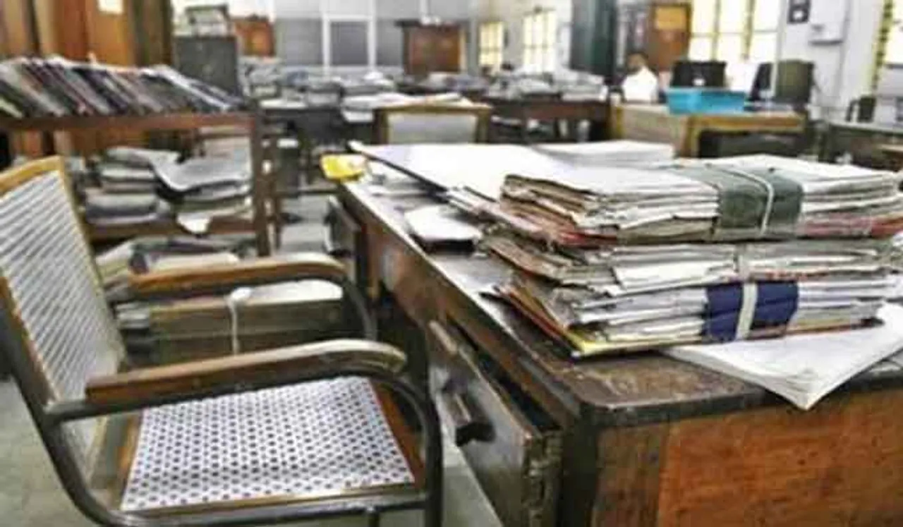 സര്‍ക്കാര്‍ ഓഫീസില്‍ നെഗറ്റീവ് എനര്‍ജി പുറന്തള്ളാന്‍ പ്രാര്‍ത്ഥന നടത്തിയ സംഭവം; ഓഫീസറെ സസ്‌പെന്‍ഡ് ചെയ്തു