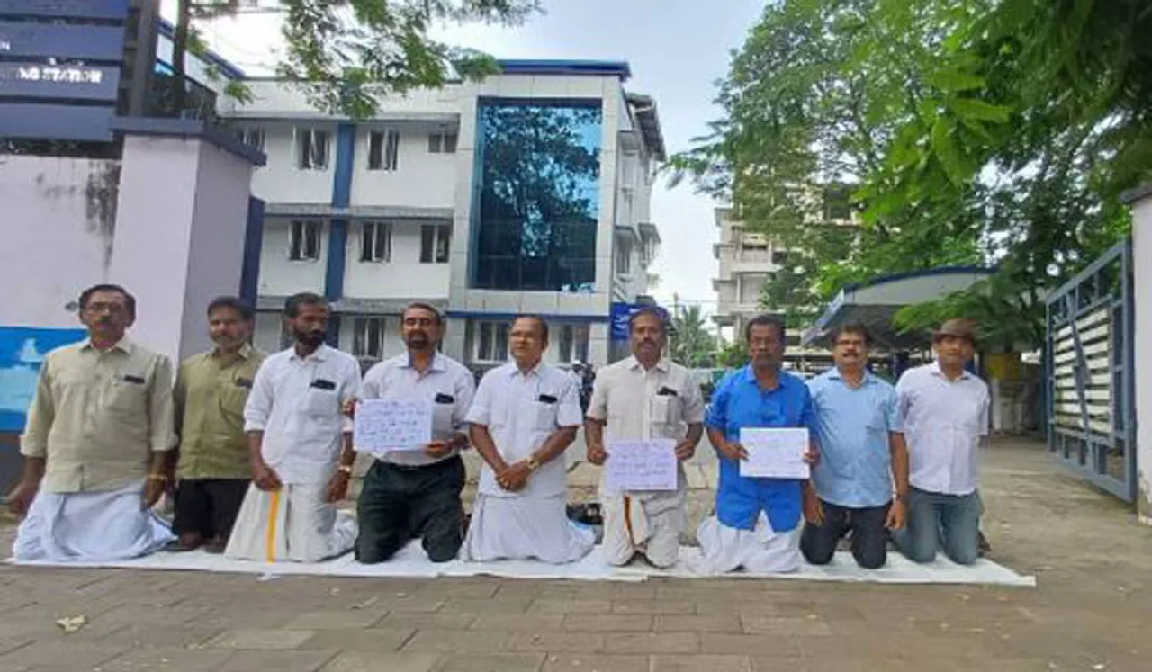 വൈദ്യുതി ചാര്‍ജ് വര്‍ദ്ധനവ്; മുട്ടിലിഴഞ്ഞ് പ്രതിഷേധം