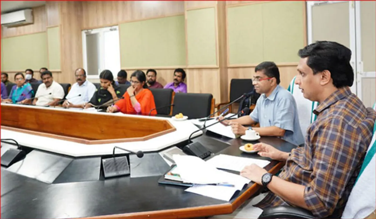 38 നഗര റോഡുകള്‍ മാര്‍ച്ചില്‍ പൂര്‍ത്തിയാക്കി ഗതാഗത യോഗ്യമാക്കും; മുഹമ്മദ് റിയാസ് പങ്കെടുത്ത യോഗത്തില്‍ തീരുമാനം 