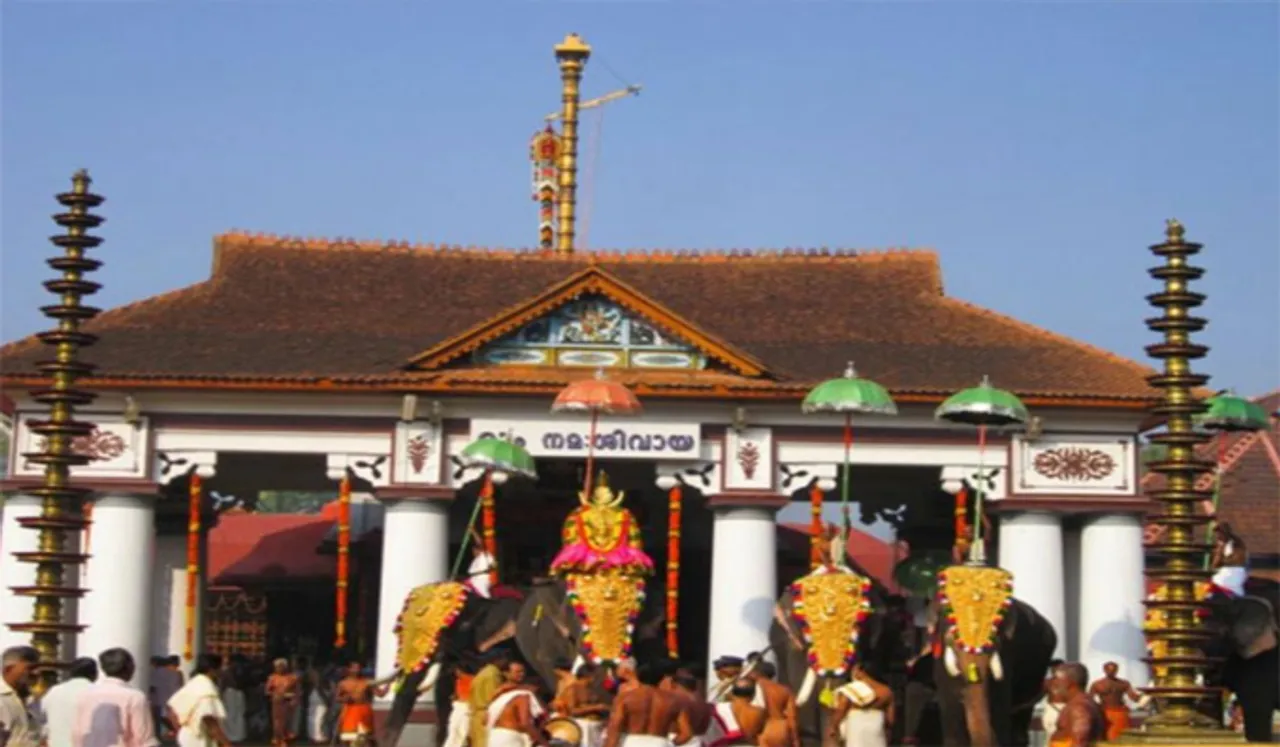 പുണ്യമായി അഷ്ടമീദർശനം; ദർശന സാഫല്യത്തിലേയ്ക്ക് നട തുറന്ന് വൈക്കത്തഷ്ടമി, ഭക്തജനത്തിരക്ക്