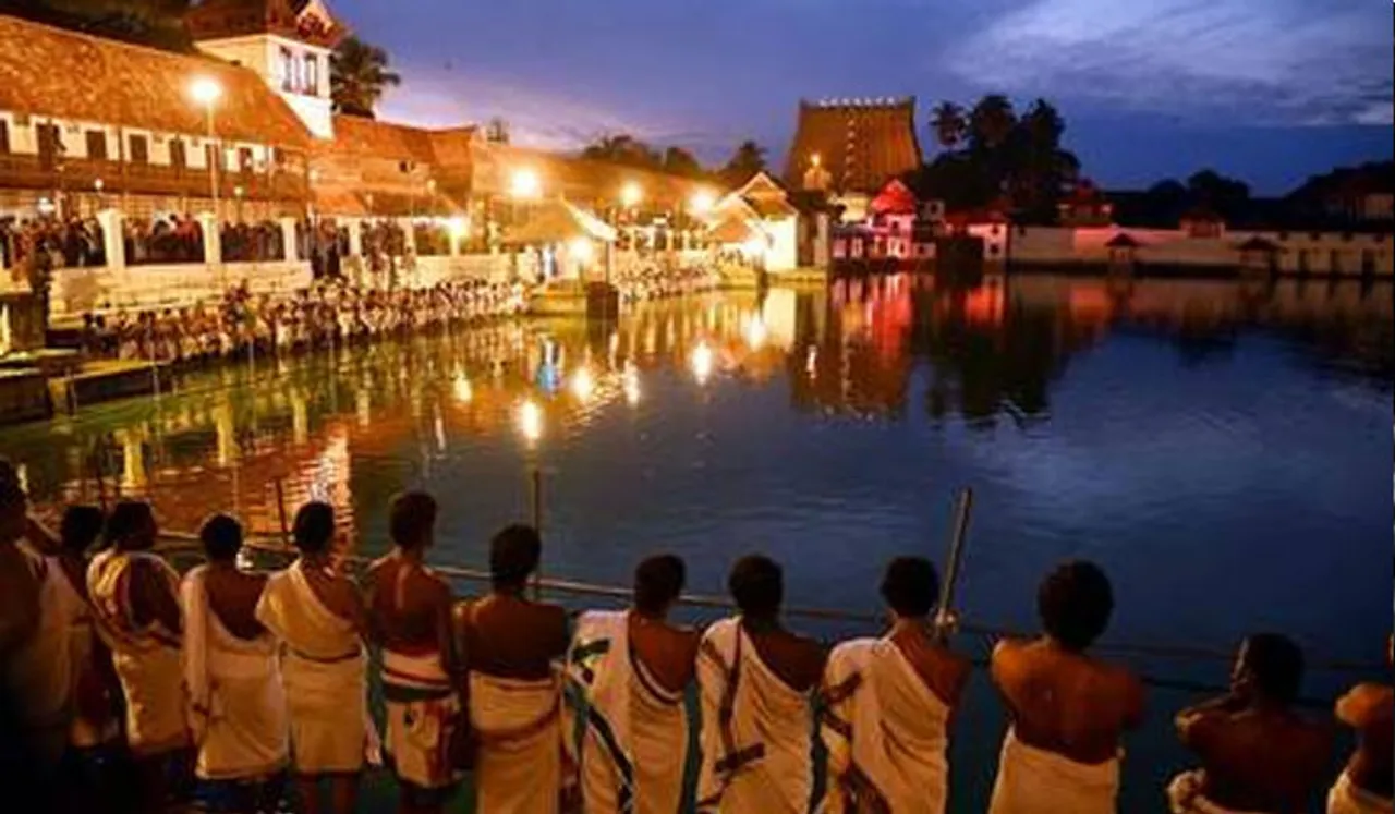മുറജപത്തിന് സമാപനം കുറിച്ച് നാളെ ലക്ഷദീപം