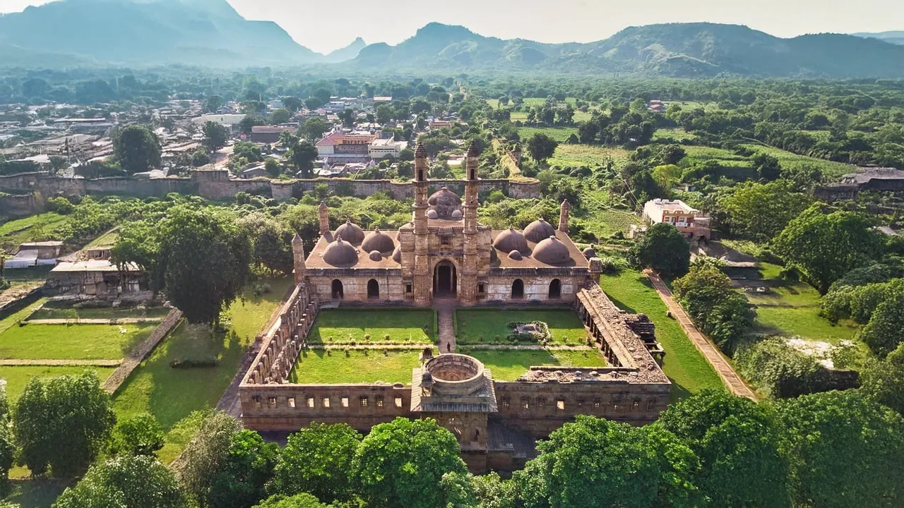 hampaner Pavagadh Archaeological Park.