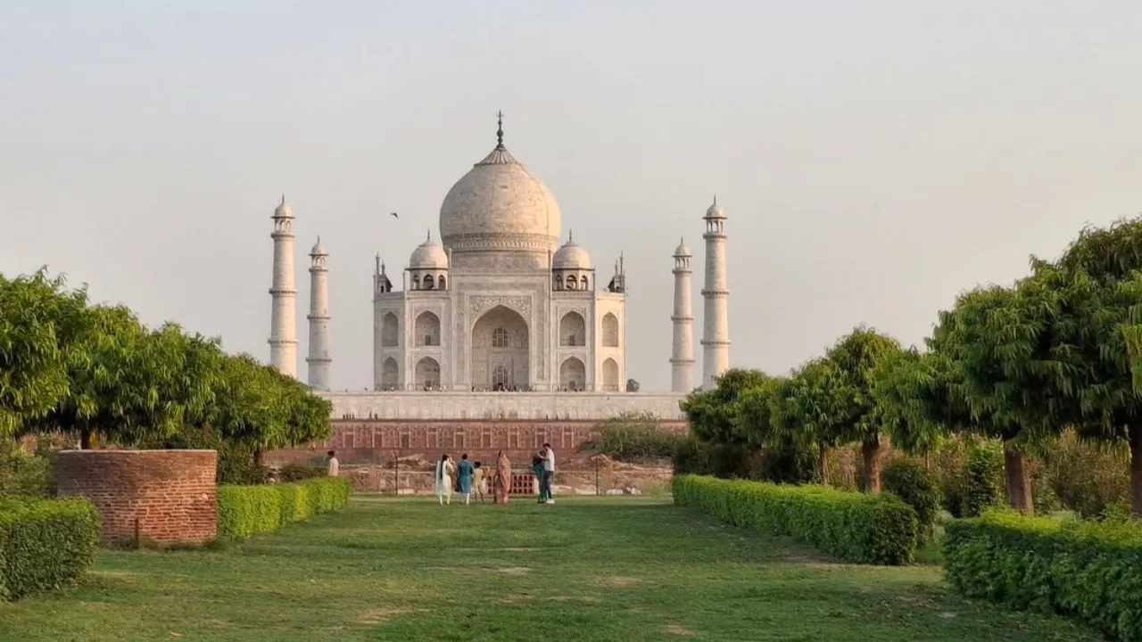 tourist places in agra