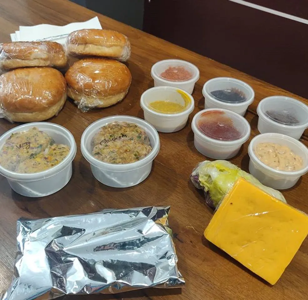 Nagpur, Plan B has an exclusive DIY Burger kit! Go cr(eat)e!