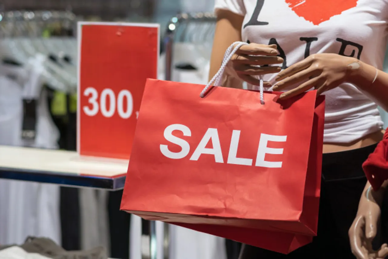 Mumbai malls are all set with their insane Republic day sale, and the discounts are jaw-dropping!