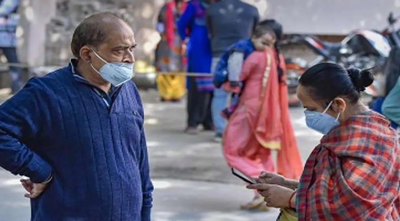 As Delhi Goes Under Lockdown, These Services To Remain Open!