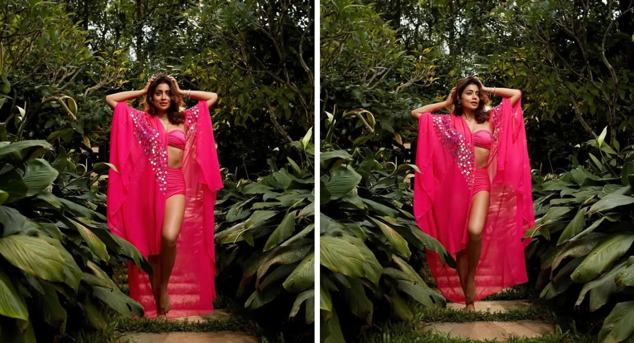 Shriya Saran Photo: A dash of glamour at a stunning location, the actress is wreaking havoc in a pink bikini, seeing the pictures you will also say- Wow!