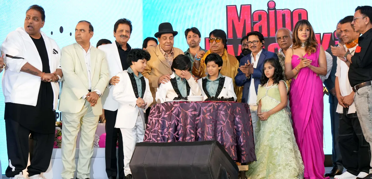 Dharmendra showers pyaar beshumaar at producer Ronnie Rodrigues Maine Pyaar Kiya Phir Se launch with co stars