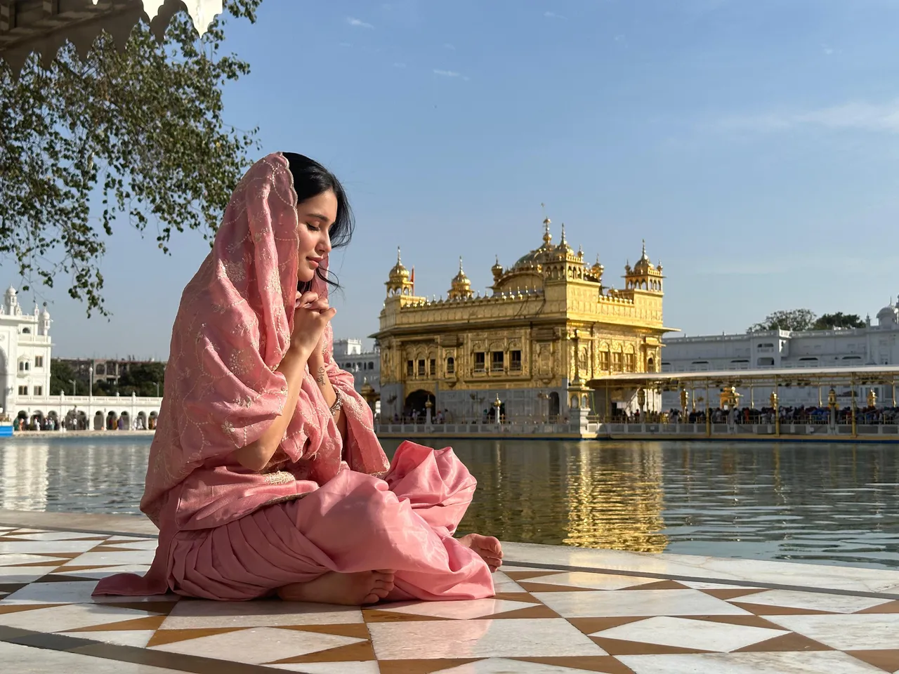 Saregama talent Pragati Nagpal unveils debut single Useless Bhawra with a spectacular launch at Golden Temple