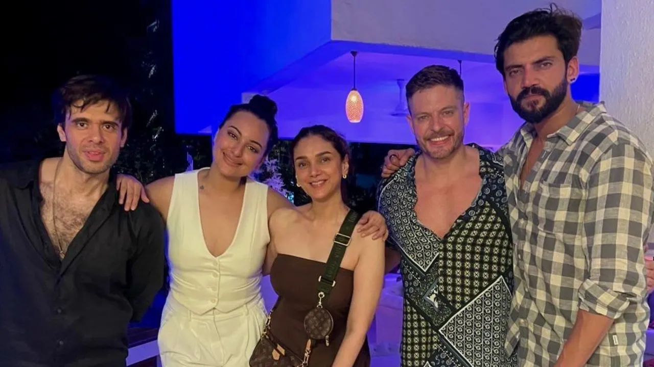 Mr Cartwright shows off his adorable side as he celebrates the success bash with the Heeramandi Cast