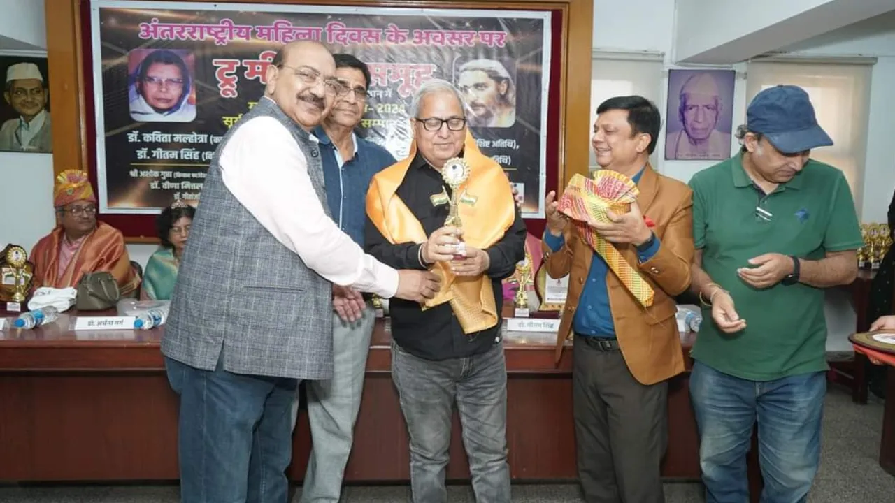 Dr Mankad honored for his remarkable autobiography Safarnama