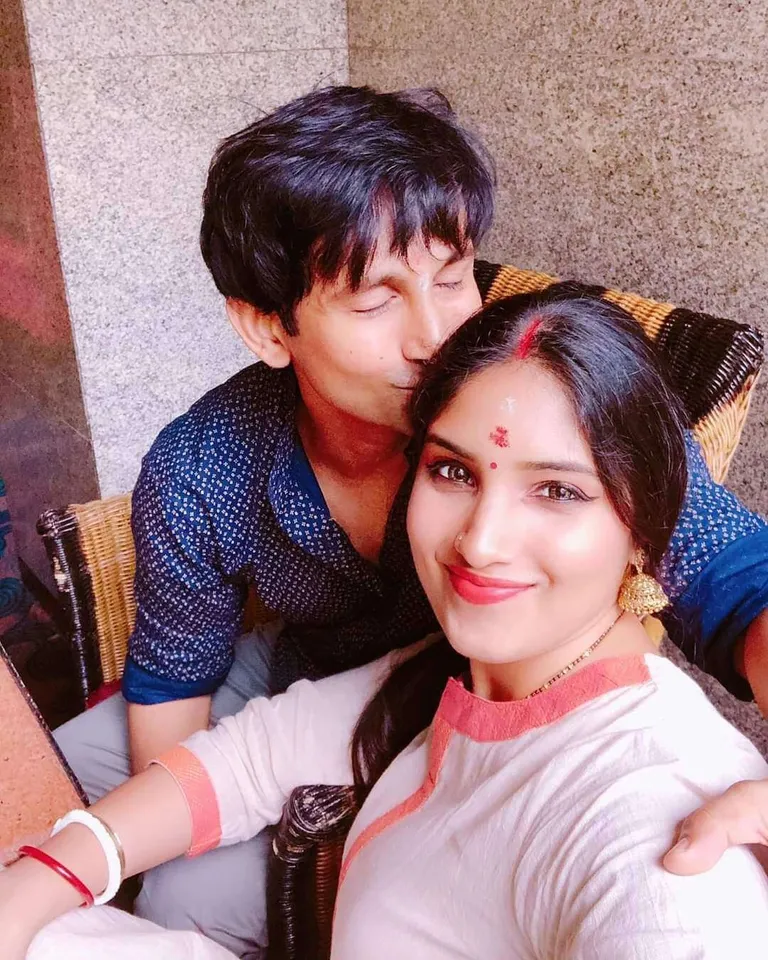 शादी की सालगिराह निवान सेन और नीलू महादुर