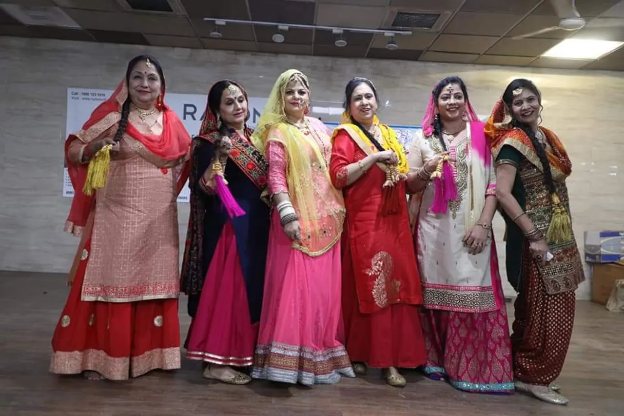 अध्यक्ष रचना सरीन आईपेक्स लेडीज क्लब में हुआ भारतीय परिधानों में हुआ लोक नृत्य