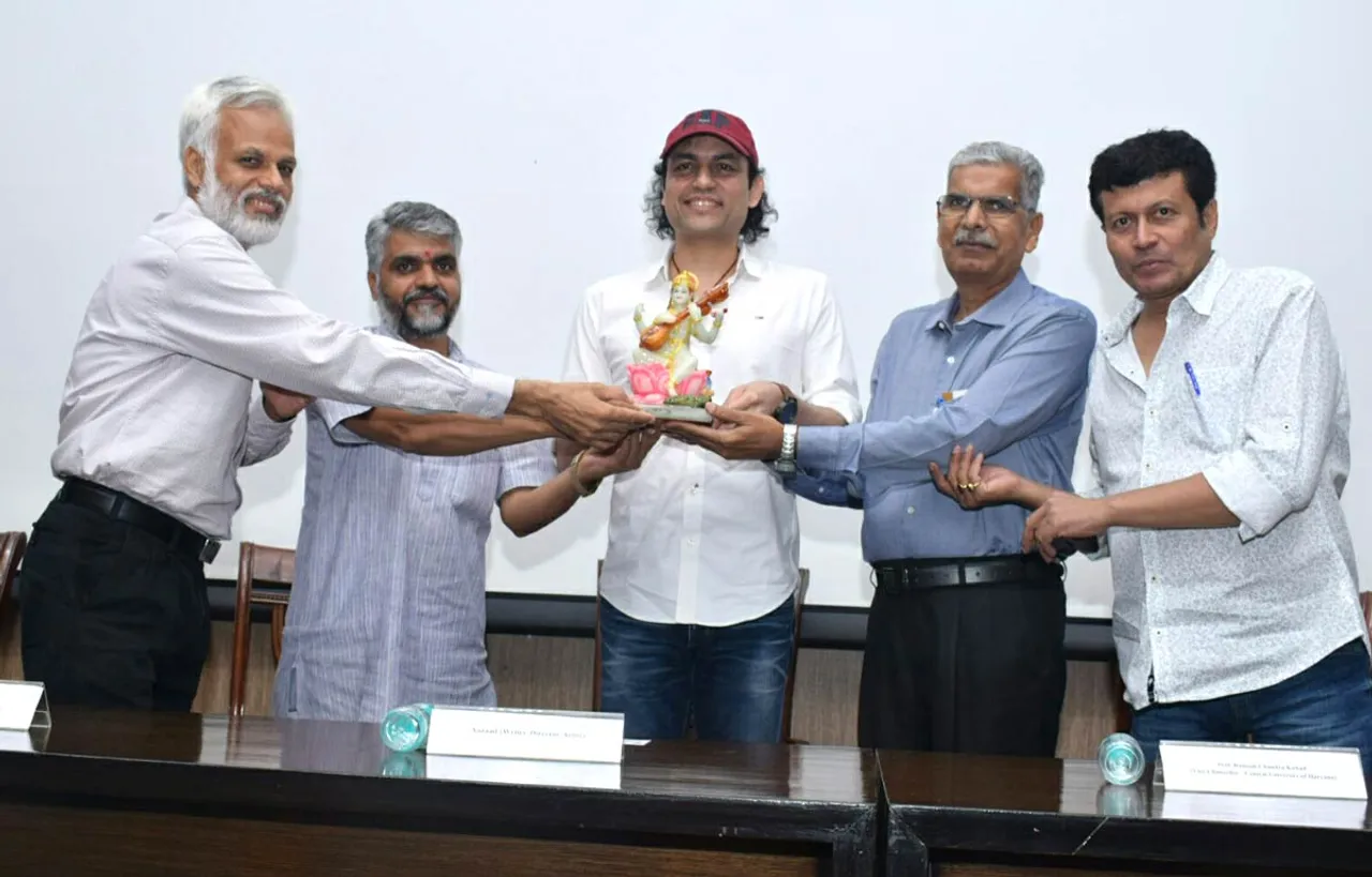 दुनिया की पहली मुख्यधारा की संस्कृत फिल्म "अहम ब्रह्मास्मि" फिल्म का ट्रेलर नई दिल्ली में लॉन्च हुआ