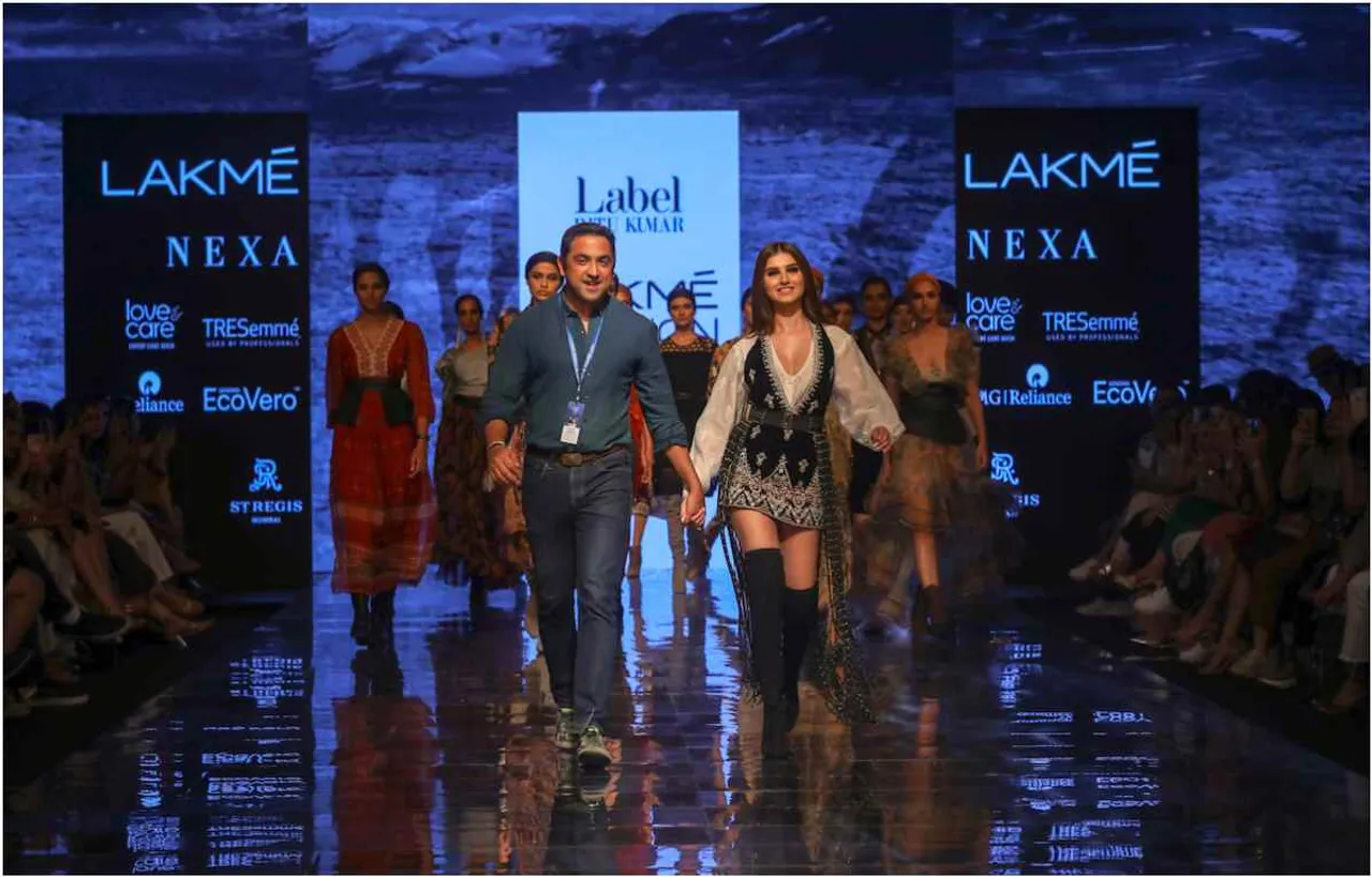 Lakme Fashion Week 2019: डिजाइनर ऋतु कुमार के लिए शो स्टॉपर बनीं तारा सुतारिया