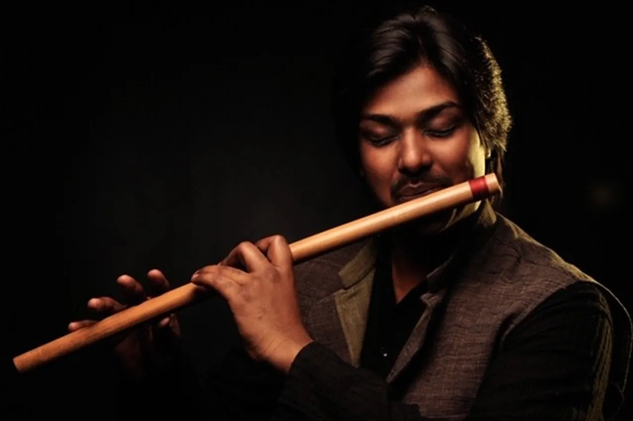 मिलिए भारतीय फ्लूट कलाकार पारस नाथ से जिन्होंने भारत को वैश्विक स्तर पर प्रतिनिधित्व किया।