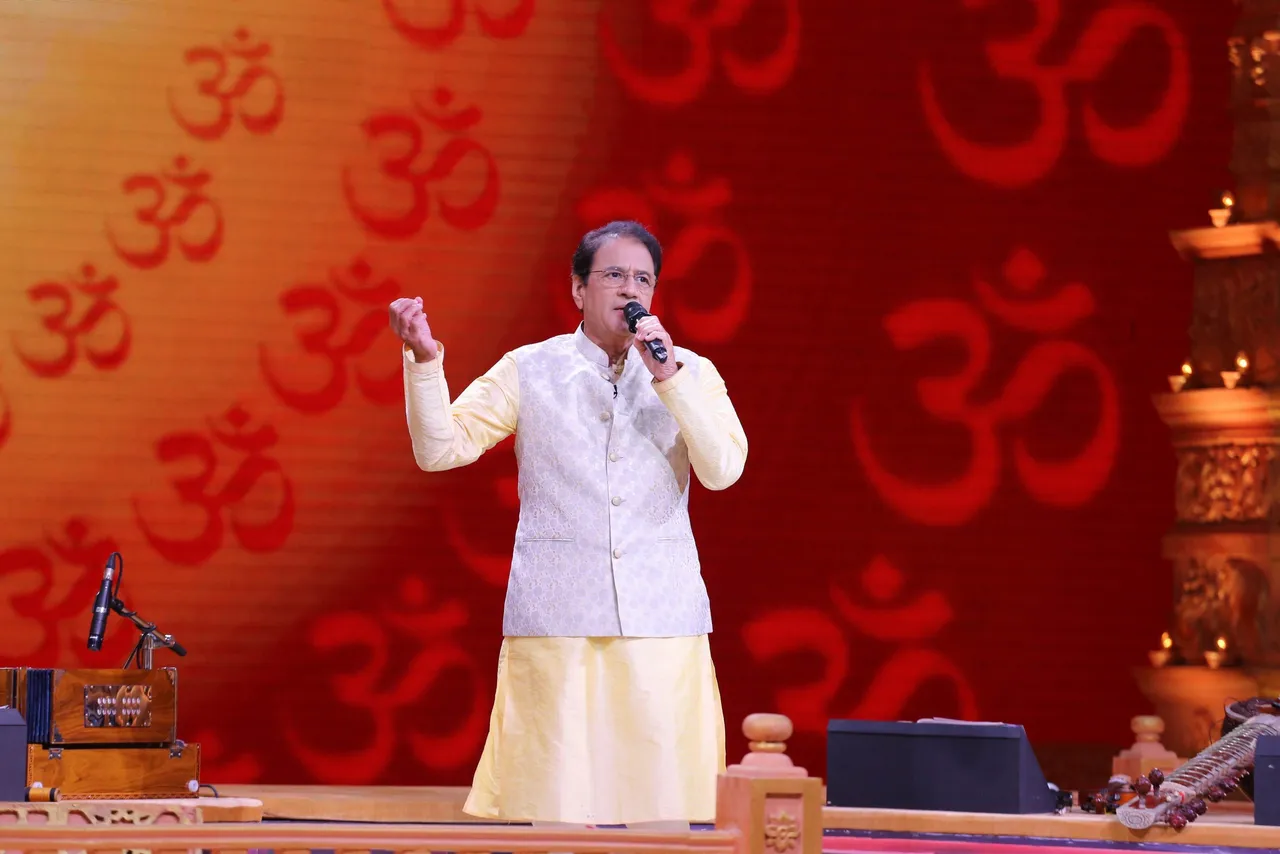 ‘स्वर्ण स्वर भारत‘ में विशेष अतिथि बनकर पहुंचे अरुण गोविल ने लिया कुछ मनमोहक और भक्तिमय परफॉर्मेंस का आनंद