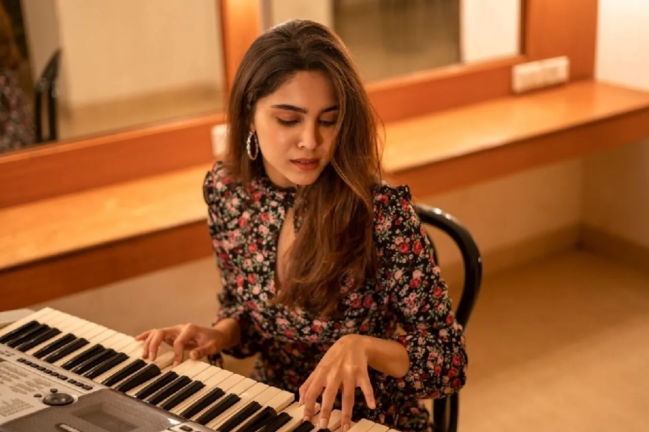म्यूजिक का असर मुझ पर बचपन से ही था!’: बंटी और बबली 2 की गॉर्जस डेब्युटांट शर्वरी एक मल्टी-टैलेंटेड आर्टिस्ट हैं और अपने पियानो बजाने के जुनून को लेकर बात कर रही हैं