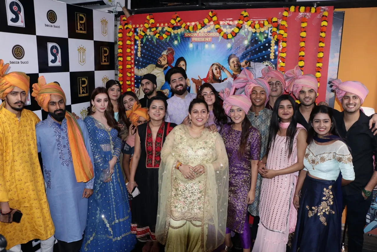 इस शादी के मौसम में आत्मिका तिवारी, स्नो रिकॉर्ड्स नेनेहा बग्गा और रेस्टी कंबोज के साथ 'बॉम्बे नु बारात' लाया गाना रिलीज किया