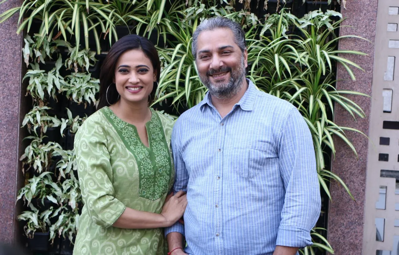 मेरे डैड की दुल्हन में अपने खट्टे मीठे किरदारों – गुनीत और अंबर के साथ श्वेता तिवारी और वरुण बडोला ने बढ़ाया दिल्ली का जोश