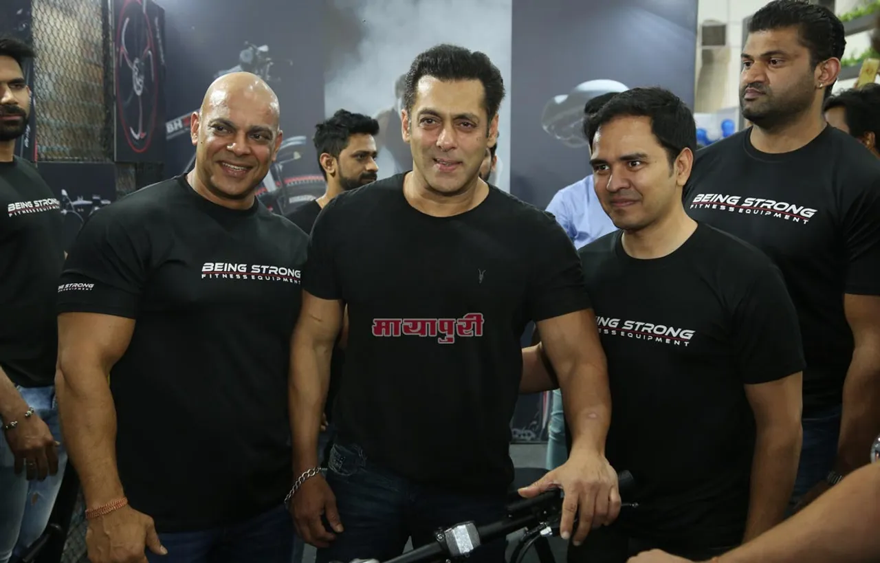 बीइंग स्ट्रॉन्ग फिटनेस चैलेंज में शामिल हुए सलमान खान, अरबाज खान और युलिया वंतूर