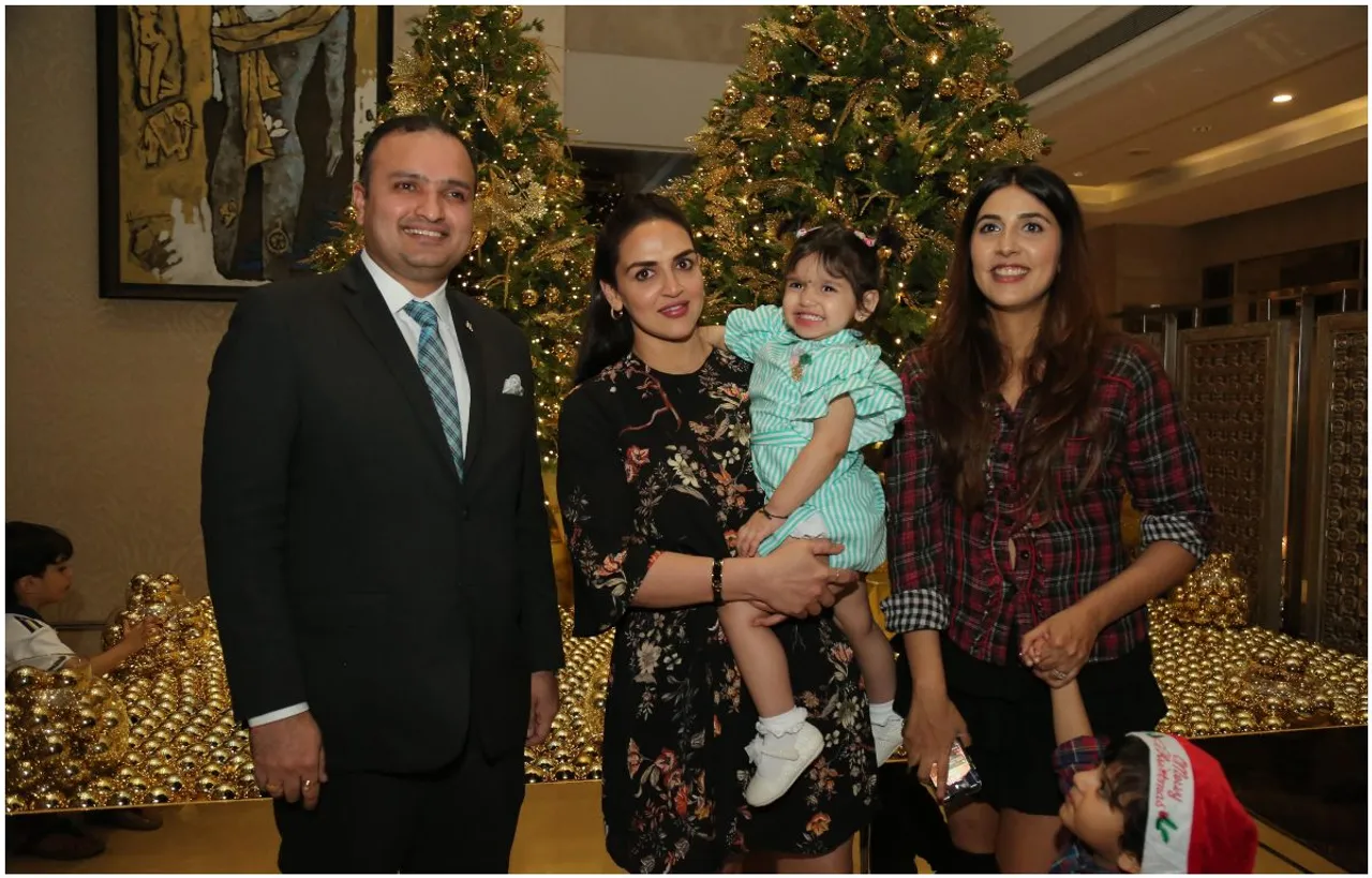 Photos: ईशा देओल बेटी मिराया के साथ मुंबई के द सेंट रेजिस की लाइटिंग सेरेमनी में शामिल हुईं