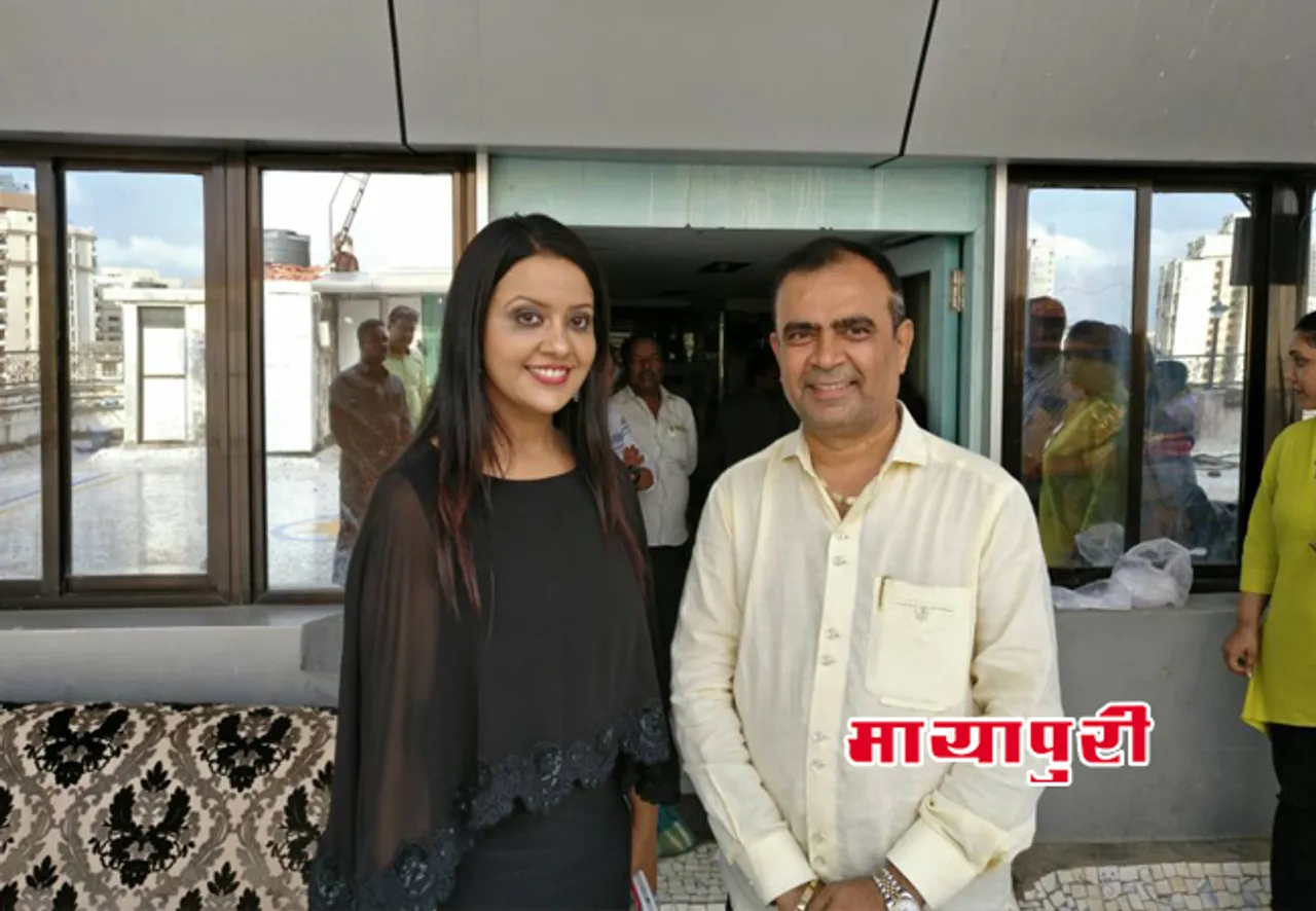 योगेश लखानी ने अपने ऑफिस में अमृता फडणवीस का स्वागत किया