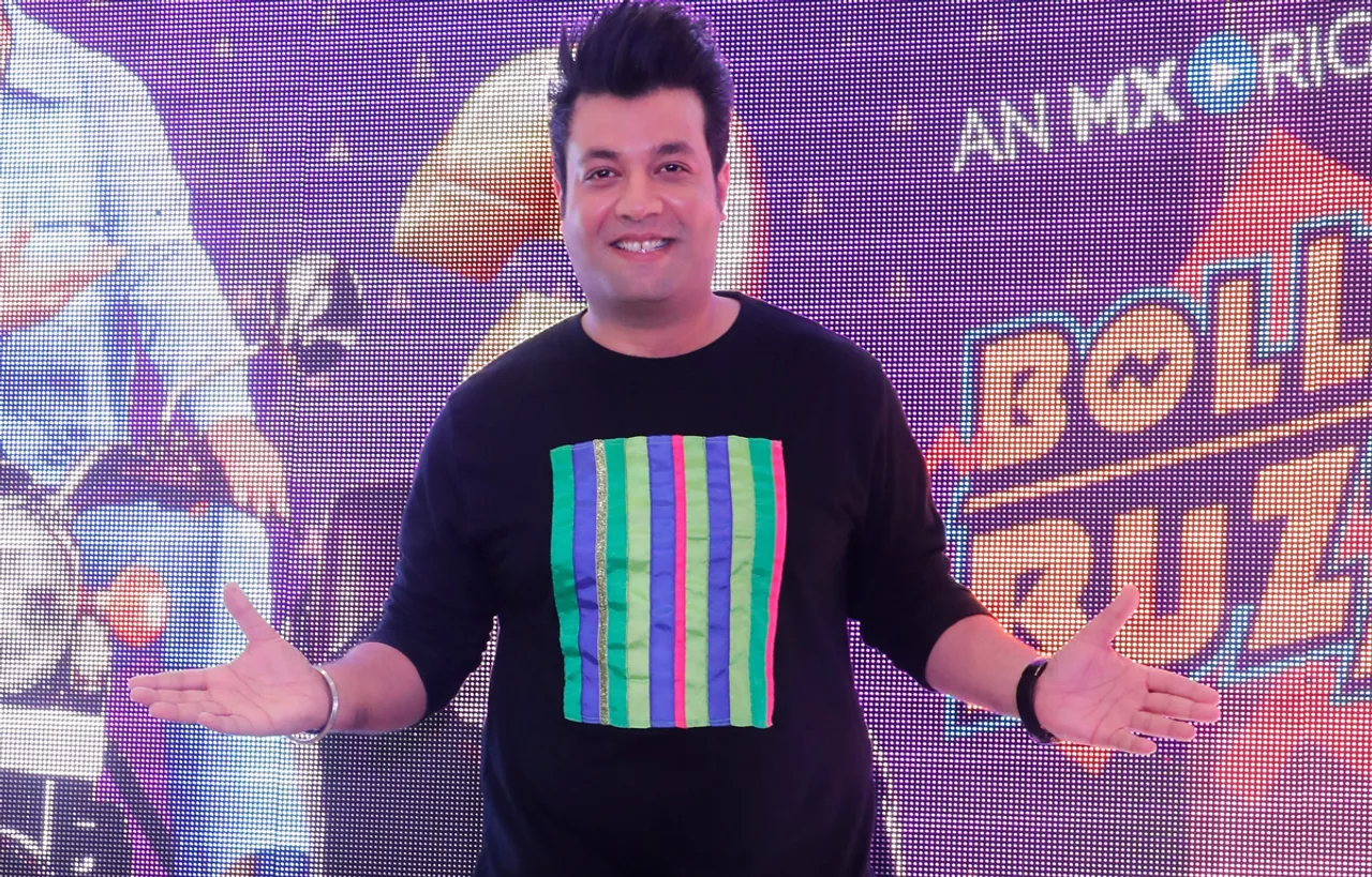 जरा सोचिये कि वरुण शर्मा ने अपने नये क्विज शो ‘बॉलीवुड बजिंगा’ के लिये होस्टिंग की प्रेरणा किससे ली है