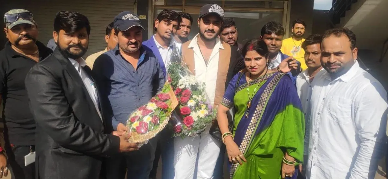 प्रदीप पांडेय चिंटू को लेकर फिल्‍म बना रहे निर्देशक राम जे पटेल, सूरत में हुआ फिल्म का मुहूर्त