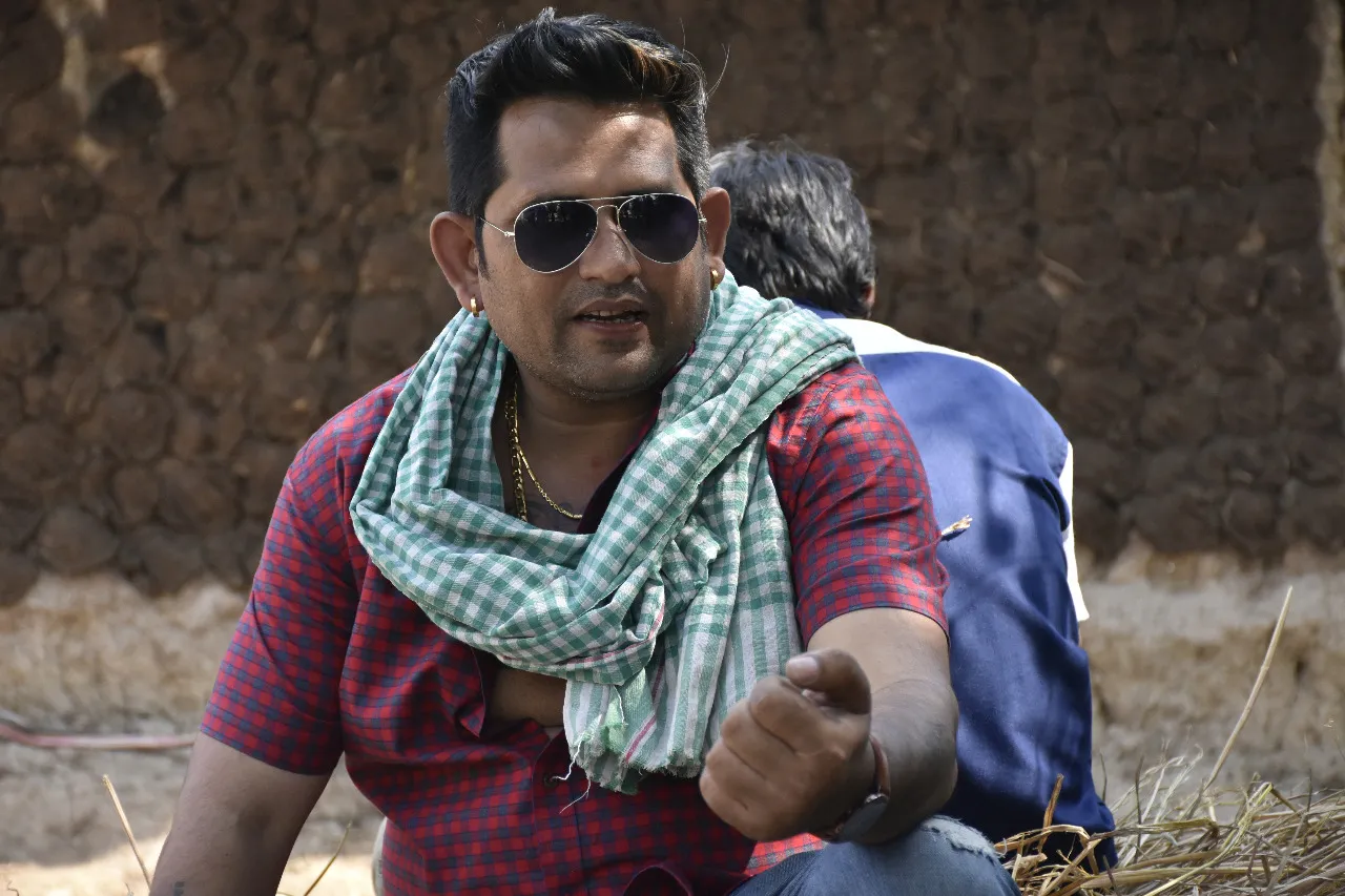 फ़िल्म 'दिल तुझ पर क़ुर्बान' के अभिनेता अभय तिवारी ने तकनीशियनों को बांटा राशन सामग्री