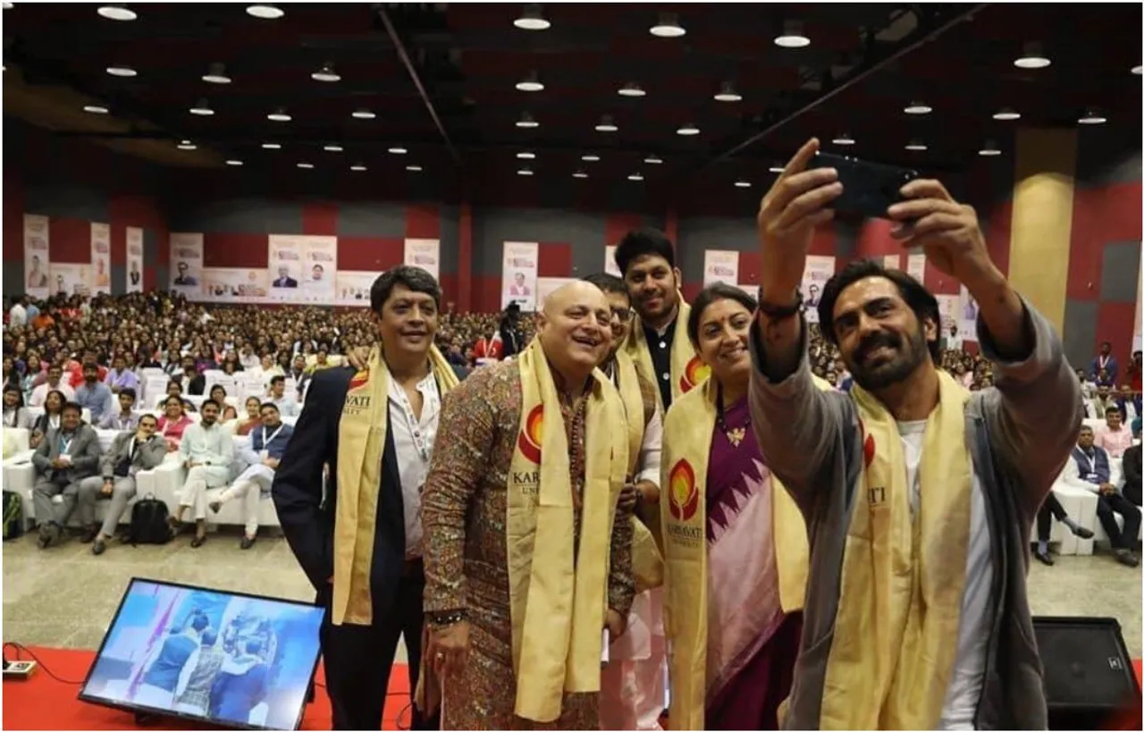 लेखक-निर्देशक राज शांडिल्य दिखें केंद्रीय मंत्री स्मृति ईरानी और अर्जुन रामपाल के साथ