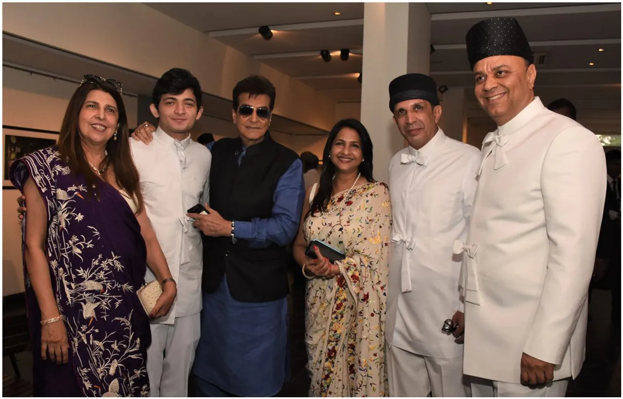 परवेज़ दमानिया और रतन लूथ के साझा प्रयासों से ताओ आर्ट गैलरी में शांतनु दास की पारसी समुदाय की विशिष्टताओं को दर्शाती फ़ोटो प्रदर्शनी