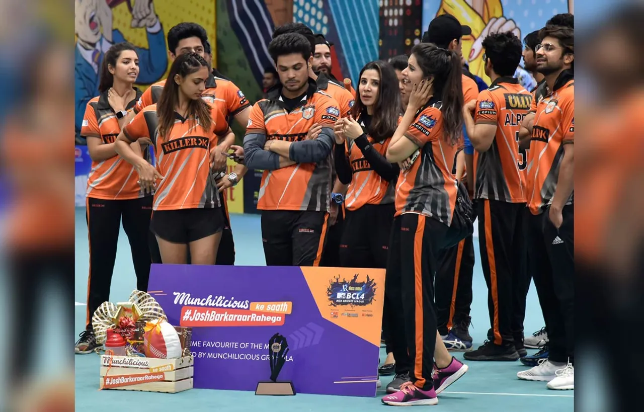 एमटीवी बॉक्स क्रिकेट लीग 2019 के मंच पर मंचलिशियस ग्रेनोला सीरियल ब्रांड ने आल टाइम फेवरेट प्लेयर ऑफ द मैच के पुरस्कार प्रदान किये